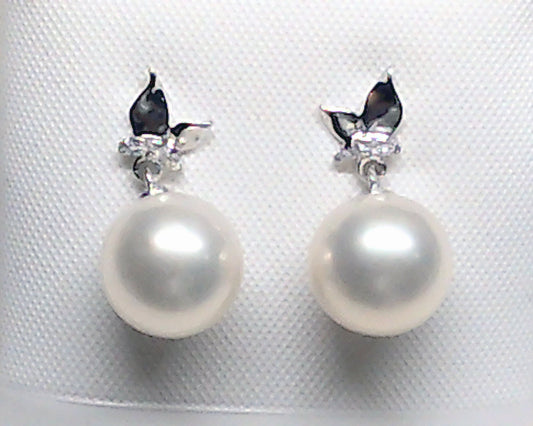 14K White Gold and diamond Pearl Earrings
